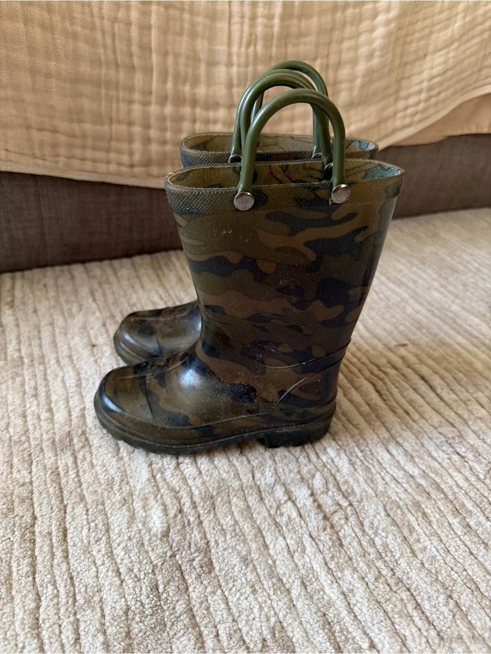 Kids Camo Rain Boots in Olive Green - Lightweight Waterproof 7/8 T